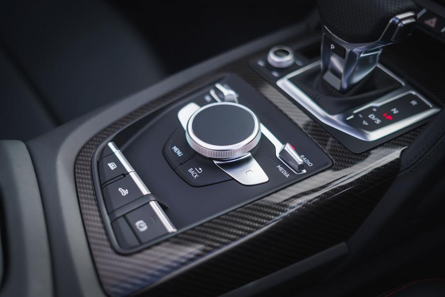 Детали интерьера Audi R8 V10 Performance 2019 года  (UK) (фото 135 из 136)